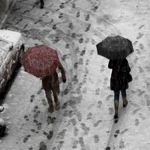 Κακοκαιρία ''Barbara'' | Πυκνή χιονόπτωση στο Διόνυσο - Στα ''λευκά'' Πάρνηθα, Βίλια και Ιπποκράτειος Πολιτεία [βίντεο]