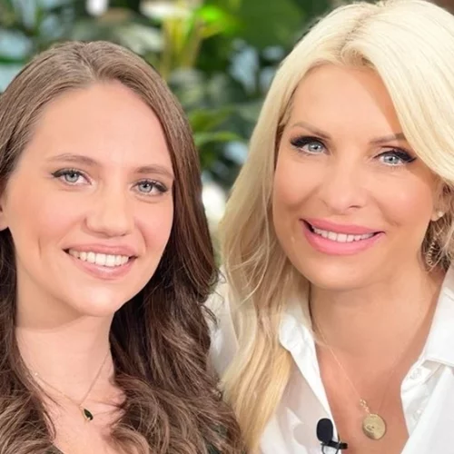 Το στιλ της Φωτεινής Παπαθεοδώρου | Τα items που δεν αποχωρίζεται η πρωταγωνίστρια της σειράς "Μαύρο Ρόδο"