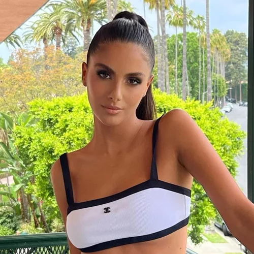 Η Αλεξάνδρα Νίκα με μαύρο γιλέκο | Πώς θα φορέσεις το σοφιστικέ item της σεζόν