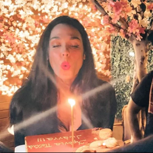 Γενέθλια για την Ιωάννα Τριανταφυλλίδου | Το μικρό πάρτι με τον Πάνο Βλάχο και η ηλικία της