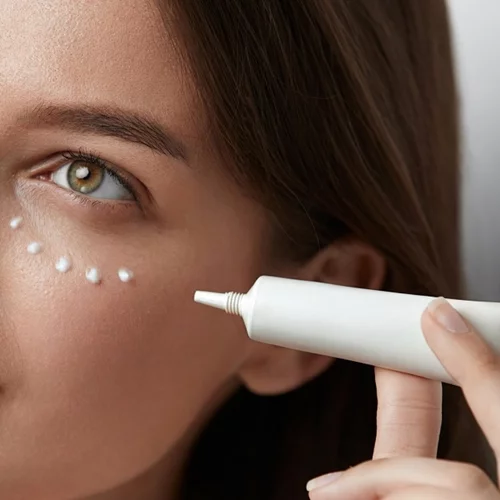 Οι καλύτερες συσφικτικές κρέμες ματιών για γυναίκες άνω των 50