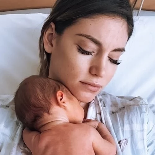 Η Αθηνά Οικονομάκου μέσα στο μαιευτήριο | Η ιδιαίτερη ανάρτησή της