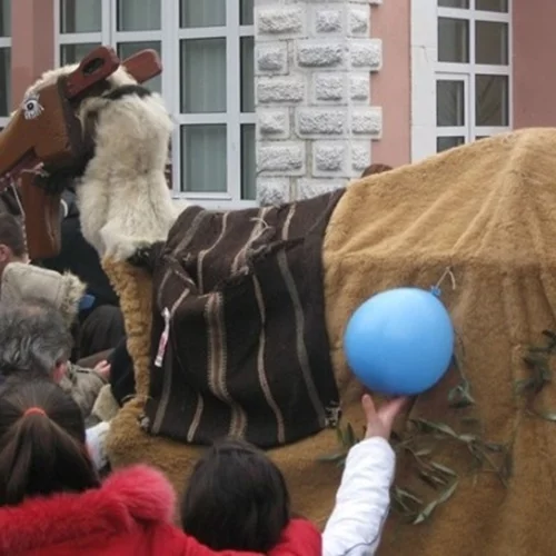 Έθιμα με "ρίζες" κρυμμένες στον χρόνο αναβιώνουν στη Β. Ελλάδα για τα Θεοφάνια