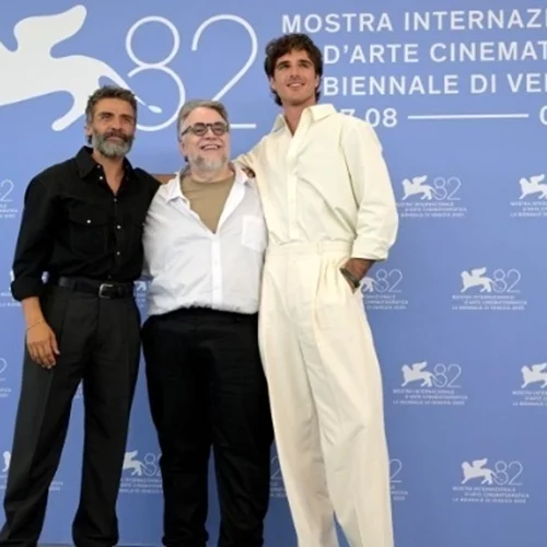 Ο "Frankenstein" του Guillermo del Toro συγκίνησε το κοινό στο Φεστιβάλ Βενετίας