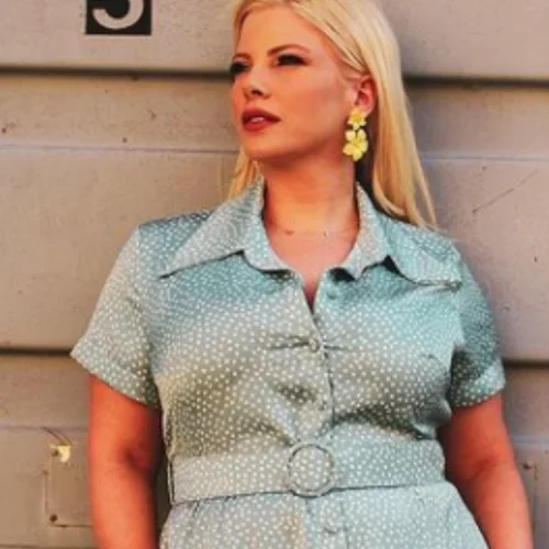 Έχεις καμπύλες; | Δες τις στιλιστικές προτάσεις της Αντελίνας Βαρθακούρη