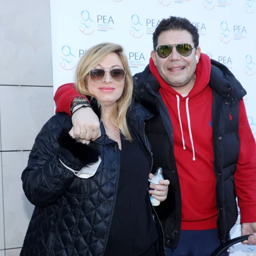 Γρηγόρης Μπιθικώτσης – Ελένη Τσιριγκάκη | H έξοδος από το μαιευτήριο και το τρυφερό φιλί