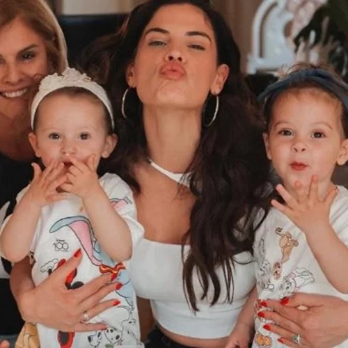 Χριστίνα Μπόμπα | Παιχνίδια με την Αριάνα και τη Φιλίππα στο νέο τους σπίτι