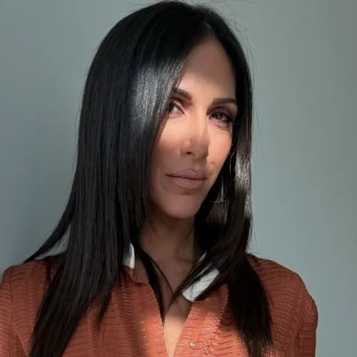 Η Ανθή Βούλγαρη με το χρώμα μανικιούρ που δείχνει sexy ακόμα και σε κοντά νύχια