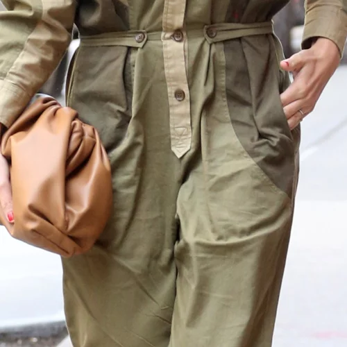 Ξέχνα για φέτος τις τσάντες χειρός | Η τάση που αντικαθιστά το καθημερινό σου αξεσουάρ