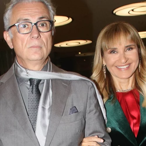 Η Μάρα Ζαχαρέα με το κοστούμι που θα γίνει η βασική σου επιλογή σε βραδινές εμφανίσεις