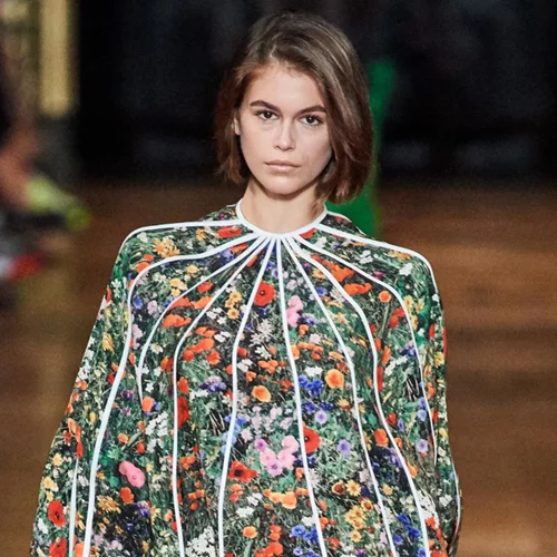 Η Stella McCartney τονίζει ότι η βιομηχανία της μόδας είναι "ξεπερασμένη" όσον αφορά τη βιωσιμότητα