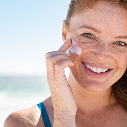 Sun Care 101 | Οι 7 πιο συχνές ερωτήσεις για τα αντηλιακά παίρνουν -επιτέλους- απάντηση