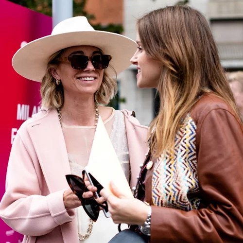 Αυτά είναι τα old school αθλητικά παπούτσια που φορούν οι πιο ενημερωμένες fashionistas