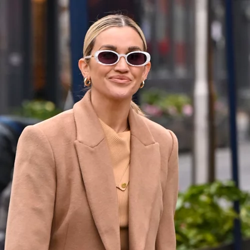 Classic but make it modern | Οι επίκαιροι τρόποι για να φορέσεις σακάκι και τζιν