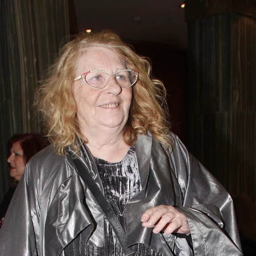 Σε κλίμα θλίψης η κηδεία της Άννας Παναγιωτοπούλου | Κάτια Δανδουλάκη και Μίρκα Παπακωνσταντίνου από τις πρώτες που έφτασαν