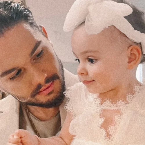 Χρήστος Μάστορας | Η βαφτιστήρα του, Σοφία Πετρούνια είχε γενέθλια - Η τρυφερή φωτογραφία και η παραμυθένια διακόσμηση του party