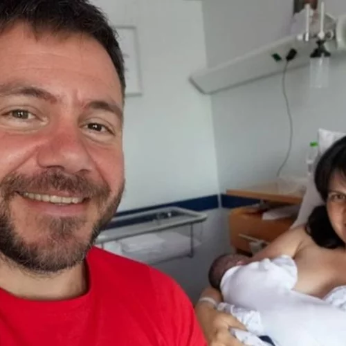 Ο Ευτύχης Μπλέτσας και Ηλέκτρα Αστέρη πήραν εξιτήριο | Επέστρεψαν σπίτι με τη νεογέννητη κόρη τους