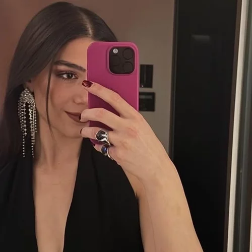 Η Μελίνα Νικολαΐδη με το χρώμα μανικιούρ που δείχνει sexy ακόμα και σε κοντά νύχια