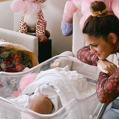 Η φωτογραφία της Μαίρης Συνατσάκη με τη δύο μηνών κόρη της είναι ό,τι πιο γλυκό θα δεις σήμερα