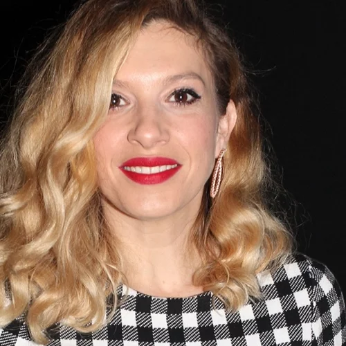 Οι ξανθές μπούκλες της Σύλβιας Δεληκούρα είναι έρωτας | Δες πώς θα τις αποκτήσεις κι εσύ