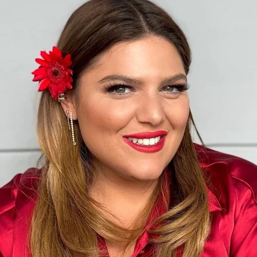 Η Δανάη Μπάρκα φωτογραφίζεται με το μαγιό της και ξεκαθαρίζει | "Κάποια ρεπορτάζ ήταν από άλλη στρατόσφαιρα, μίλησαν περίεργα για μένα"