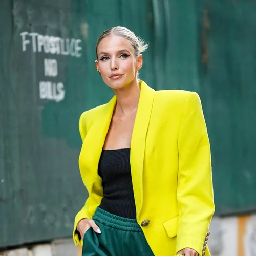 Two Tones Nails | Η διχρωμία που θα φορεθεί πολύ στα φθινοπωρινά μανικιούρ