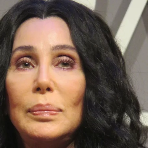 Η Cher σώζει τον "πιο μοναχικό ελέφαντα του κόσμου"