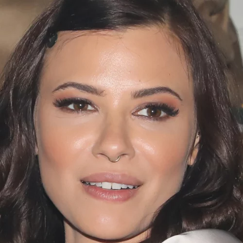 Λάουρα Νάργες | Έτσι έχασε 18 κιλά σε 7 μήνες - Η αποκάλυψη της αυστηρής διατροφής της