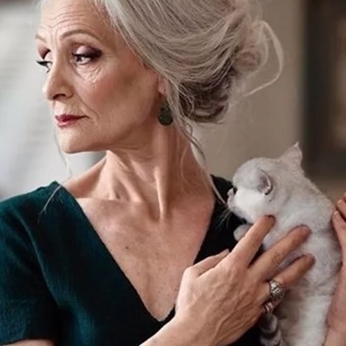 Το πρακτορείο μοντέλων που συνεργάζεται μόνο με μοντέλα άνω των 45 ετών