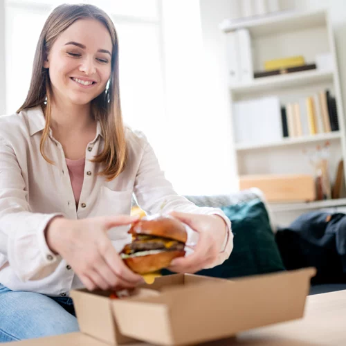 Φαγητό απέξω | 7 κανόνες για υγιεινές επιλογές σε πακέτο