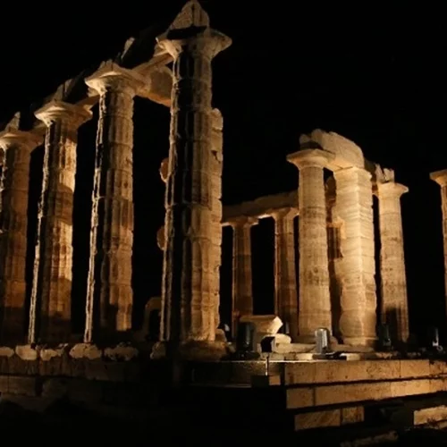 Εντυπωσιακός ο νέος φωτισμός του ναού του Ποσειδώνα στο Σούνιο