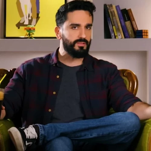 Ο Διονύσης Ατζαράκης δικάζει τον "Ελληνάρα" που κρίνει τον Γιώργο Λάνθιμο