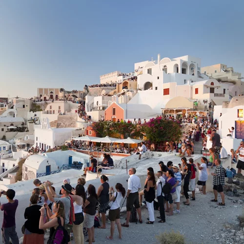 Κίνημα "Tourists go home" | Οι λαοί των δημοφιλών προορισμών, όπως η Ελλάδα, δεν θέλουν άλλους τουρίστες