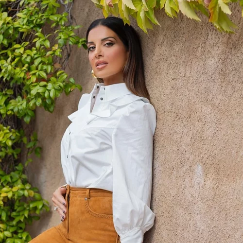 Η Σταματίνα Τσιμτσιλή με ένα statement καφέ suede παντελόνι με κρόσσια | Θα τολμούσες να το φορέσεις;