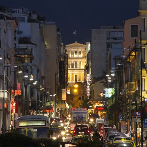 Αγίου Πνεύματος: Πώς θα λειτουργήσουν καταστήματα, σούπερ μάρκετ τη Δευτέρα - Τι ισχύει για δημόσιο, σχολεία, τράπεζες