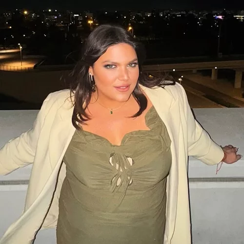 Η Δανάη Μπάρκα αγκαλιά με τον βιολογικό της πατέρα | Η αντίδραση της Βίκυς Σταυροπούλου