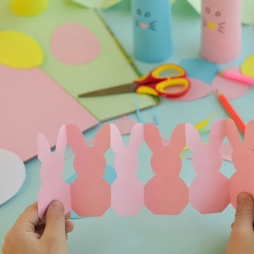 Λαμπάδες, σοκολατένια αυγά και τσουρέκια παρέδωσε ο Δήμος Πειραιά στους μαθητές των Ειδικών Σχολείων της περιοχής