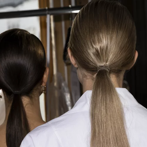 Τα υγιή, λαμπερά μαλλιά είναι η νέα τάση στο haircare τώρα