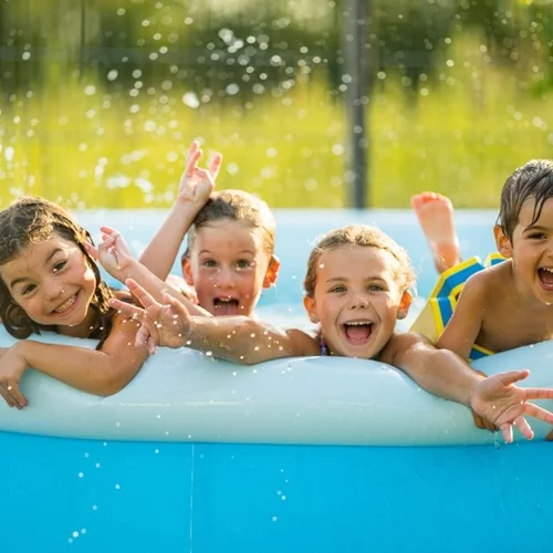 Παιδί και καύσωνας | Πώς να το προστατέψεις όταν ο ήλιος καίει