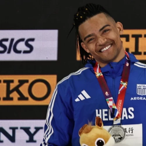 Η απονομή του ασημένιου μεταλλίου στον Καραλή στο παγκόσμιο πρωτάθλημα - "Ο Ντουπλάντις μου πε ότι δυσκολεύτηκε"