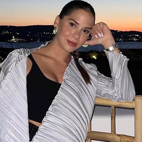 Η Αλεξάνδρα Κωστοπούλου με το παντελόνι που λατρεύουν να φορούν οι Σκανδιναβές