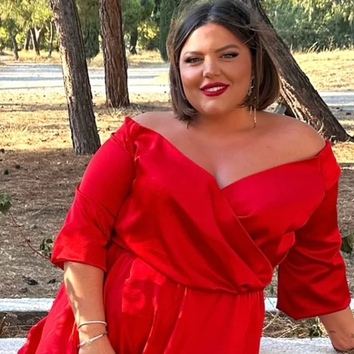 Η Δανάη Μπάρκα ήταν καλεσμένη σε δύο καλοκαιρινούς γάμους και δημιούργησε τα πιο κομψά looks