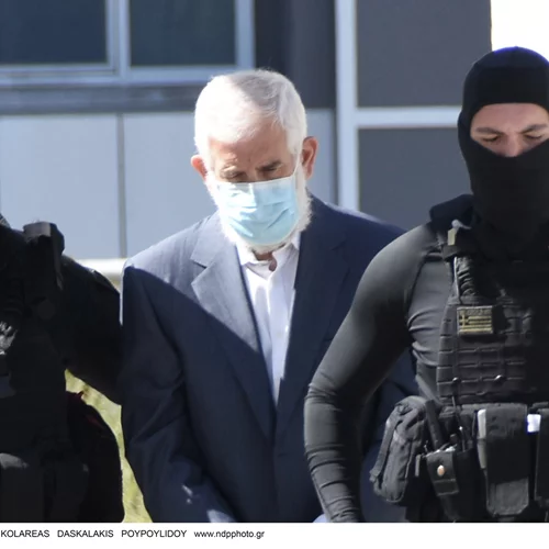 Δίκη Φιλιππίδη - Μαρτυρία φωτιά | Δεν θα δεις θέατρο ούτε από το πεζοδρόμιο" - Χωρίς χειροπέδες ο ηθοποιός στο δικαστήριο