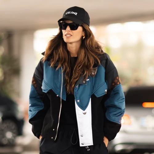 Υπάρχει ένα αξεσουάρ που φορούν όλες οι fashionistas τον χειμώνα | Θα το βρεις στη ντουλάπα του συντρόφου σου