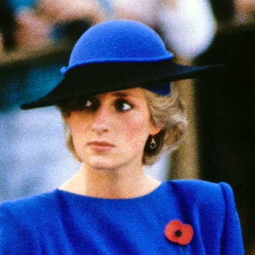 "Μην τη φάτε" | Ένα κομμάτι τούρτα από τον γάμο της Νταϊάνα και του Καρόλου πουλήθηκε για 2.620 ευρώ