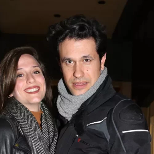 Ορφέας Αυγουστίδης | Φωτογραφίζει τη σύντροφό του, Γεωργία, να νανουρίζει τον γιο τους