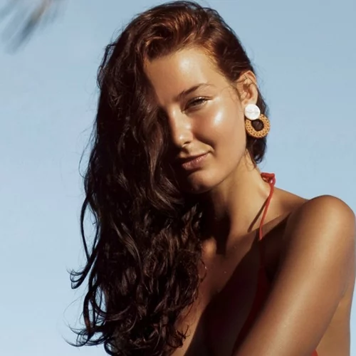 Προτιμάς να μην βαφτείς εξαιτίας του καύσωνα; 6 tips για να δείχνεις όμορφη και φρέσκια ακόμα και χωρίς ίχνος μακιγιάζ