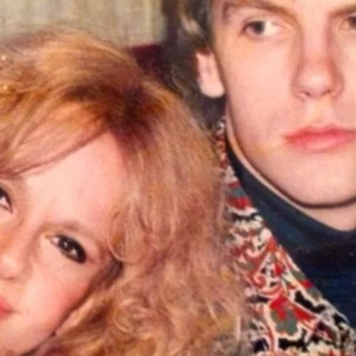 Μια άλλη showbiz | Αλίκη Βουγιουκλάκη και Κώστας Σπυρόπουλος σε καλοκαιρινές διακοπές σχεδόν 30 χρόνια πριν