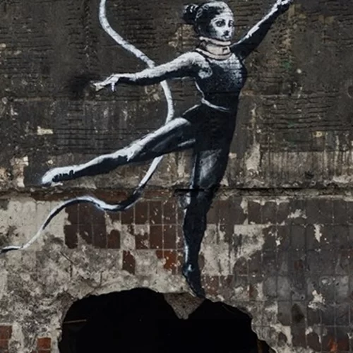 Συγκινούν οι νέες τοιχογραφίες του Bansky στην Ουκρανία