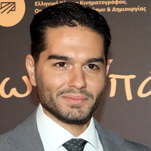 Επίσημη πρεμιέρα "Υπάρχω" | Ποιοι έδωσαν το "παρών" στο θέατρο Παλλάς;